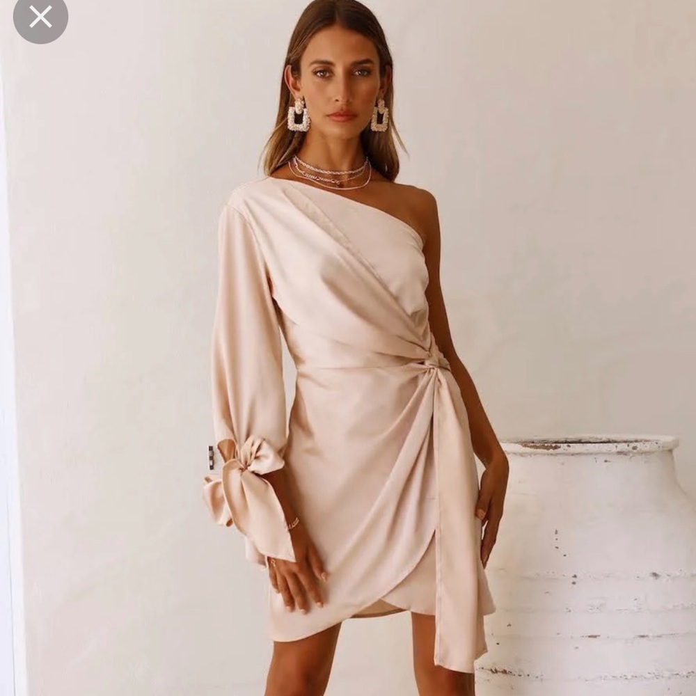 COPY - Hello Molly Bow Down Champagne Dress. Like New Large -size 8